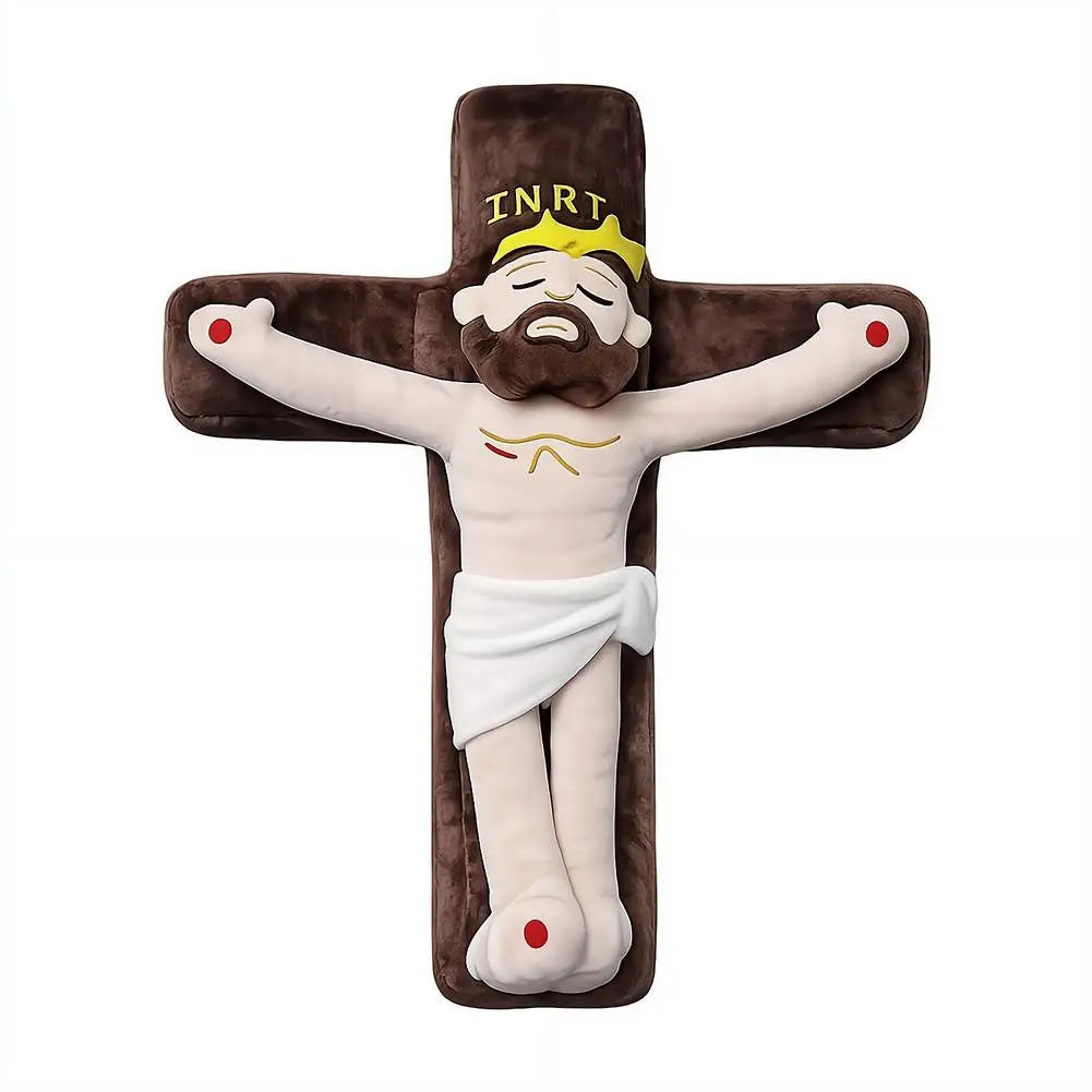 Cruz de pelúcia com a figura de Jesus bordada no centro, fundo branco